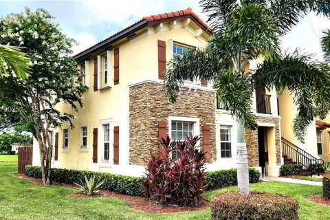 Снять в аренду кондоминиум в Хомстед, Флорида 3 спальни, 98.66м2, № 1990986 - фото 2