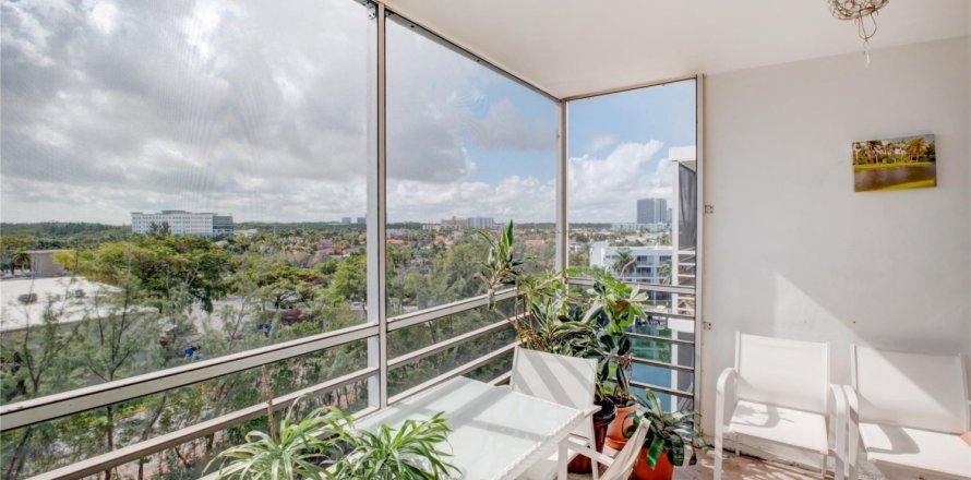 Condominio en North Miami Beach, Florida, 1 dormitorio  № 922346
