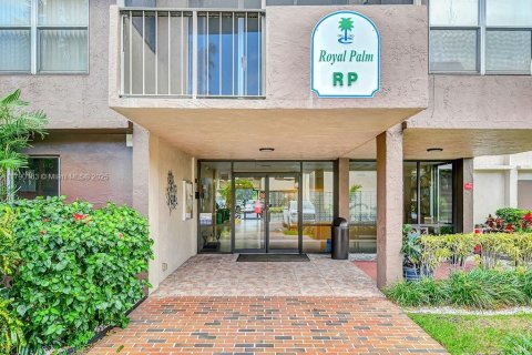 Снять в аренду кондоминиум в Помпано-Бич, Флорида 1 спальня, 58.53м2, № 1712312 - фото 3