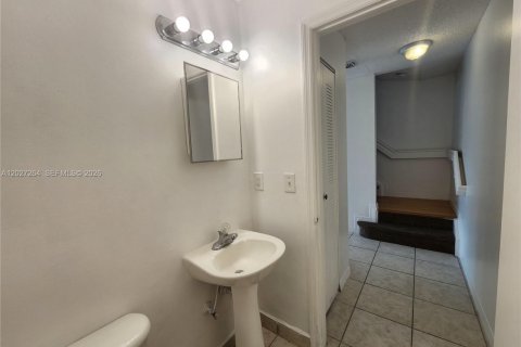 Touwnhouse à louer à Cutler Bay, Floride: 2 chambres, 102.19 m2 № 2078588 - photo 7