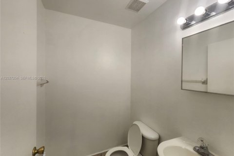 Touwnhouse à louer à Cutler Bay, Floride: 2 chambres, 102.19 m2 № 2078588 - photo 10