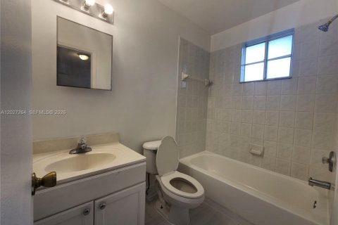 Touwnhouse à louer à Cutler Bay, Floride: 2 chambres, 102.19 m2 № 2078588 - photo 19