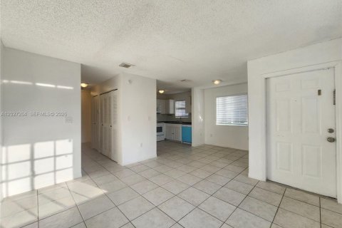 Touwnhouse à louer à Cutler Bay, Floride: 2 chambres, 102.19 m2 № 2078588 - photo 6