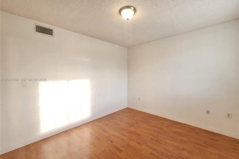 Touwnhouse à louer à Cutler Bay, Floride: 2 chambres, 102.19 m2 № 2078588 - photo 14