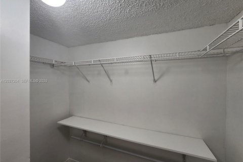 Touwnhouse à louer à Cutler Bay, Floride: 2 chambres, 102.19 m2 № 2078588 - photo 24