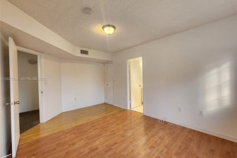 Touwnhouse à louer à Cutler Bay, Floride: 2 chambres, 102.19 m2 № 2078588 - photo 25