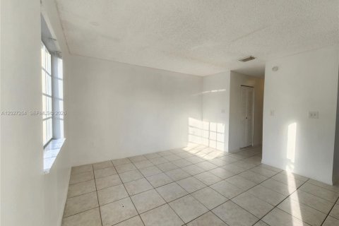 Touwnhouse à louer à Cutler Bay, Floride: 2 chambres, 102.19 m2 № 2078588 - photo 9