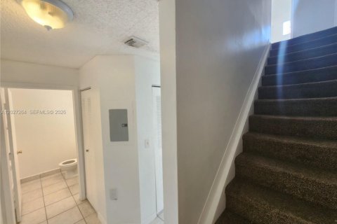 Touwnhouse à louer à Cutler Bay, Floride: 2 chambres, 102.19 m2 № 2078588 - photo 12