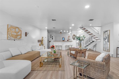 Adosado en alquiler en Dania Beach, Florida, 3 dormitorios, 246.93 m2 № 2001791 - foto 7