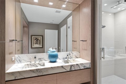 Купить кондоминиум в Майами, Флорида 4 спальни, 244.43м2, № 2154307 - фото 23