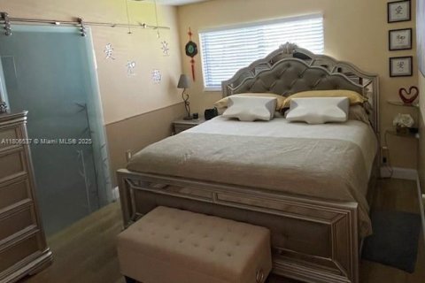 House in Miami, Florida 4 bedrooms, 201.88 sq.m. № 1745846 - photo 17