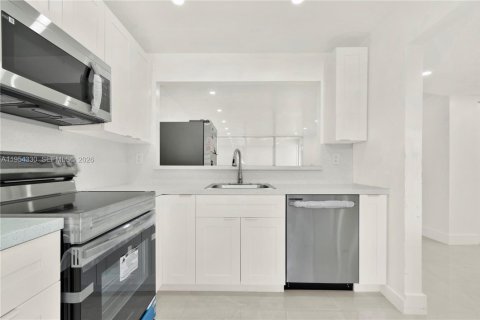 Copropriété à louer à Tamarac, Floride: 2 chambres, 95.22 m2 № 2009110 - photo 10