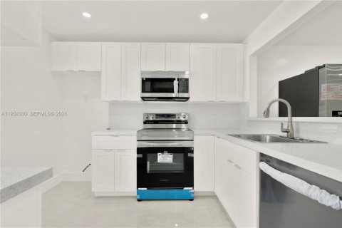 Copropriété à louer à Tamarac, Floride: 2 chambres, 95.22 m2 № 2009110 - photo 9