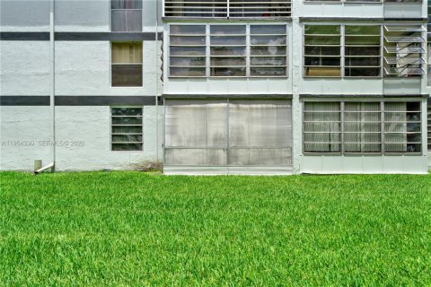 Copropriété à louer à Tamarac, Floride: 2 chambres, 95.22 m2 № 2009110 - photo 29