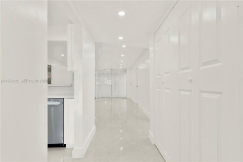 Copropriété à louer à Tamarac, Floride: 2 chambres, 95.22 m2 № 2009110 - photo 5