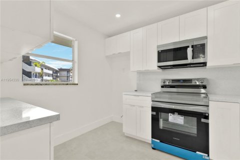 Copropriété à louer à Tamarac, Floride: 2 chambres, 95.22 m2 № 2009110 - photo 8