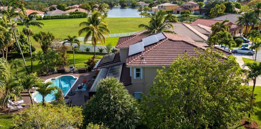 House in Miramar, Florida 4 bedrooms, 290.69 sq.m. № 1117755