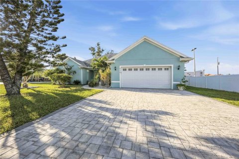 House in Venice, Florida 5 bedrooms, 246.56 sq.m. № 2434721 - photo 3