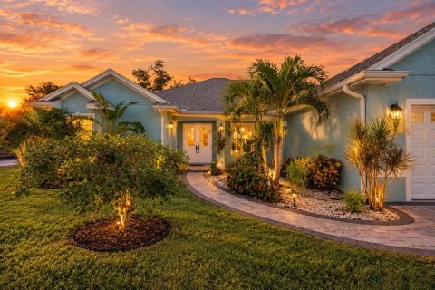 House in Venice, Florida 5 bedrooms, 246.56 sq.m. № 2434721 - photo 2