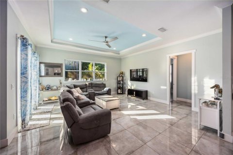 House in Venice, Florida 5 bedrooms, 246.56 sq.m. № 2434721 - photo 10