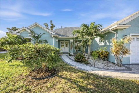House in Venice, Florida 5 bedrooms, 246.56 sq.m. № 2434721