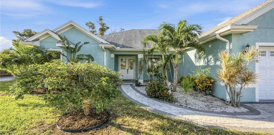 House in Venice, Florida 5 bedrooms, 246.56 sq.m. № 2434721