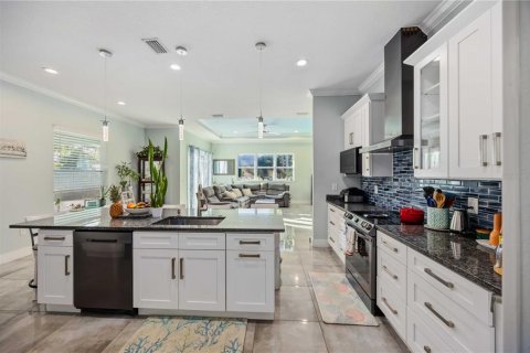 House in Venice, Florida 5 bedrooms, 246.56 sq.m. № 2434721 - photo 18