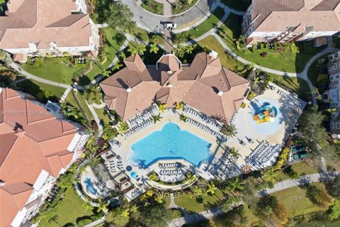 Condo in Orlando, Florida, 3 bedrooms № 1985685 - photo 8