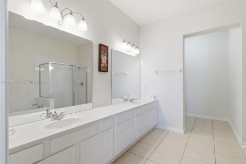 Condo in Orlando, Florida, 3 bedrooms № 1985685 - photo 27