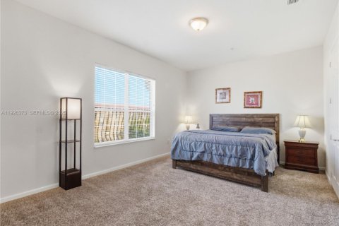 Condo in Orlando, Florida, 3 bedrooms № 1985685 - photo 20