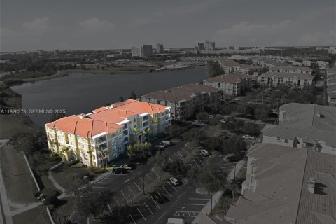 Condo in Orlando, Florida, 3 bedrooms № 1985685 - photo 4