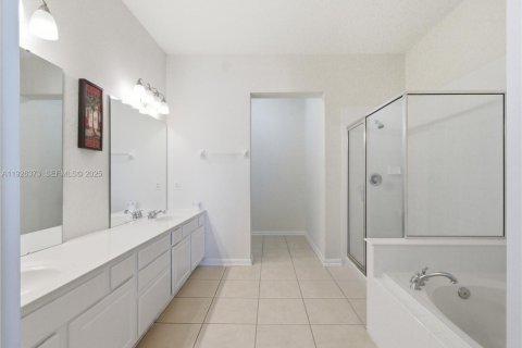 Condo in Orlando, Florida, 3 bedrooms № 1985685 - photo 26
