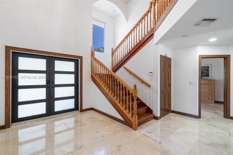 House in Miami, Florida 4 bedrooms, 328.87 sq.m. № 2080574 - photo 8