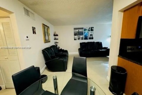 Купить кондоминиум в Холливуд, Флорида 1 спальня, 55.18м2, № 2089956 - фото 18
