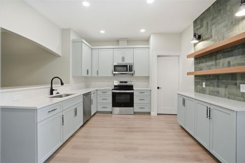 House in Masaryktown, Florida 4 bedrooms, 153.75 sq.m. № 2101041 - photo 15