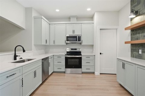 House in Masaryktown, Florida 4 bedrooms, 153.75 sq.m. № 2101041 - photo 21