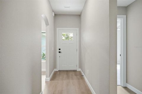 House in Masaryktown, Florida 4 bedrooms, 153.75 sq.m. № 2101041 - photo 7