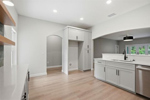 House in Masaryktown, Florida 4 bedrooms, 153.75 sq.m. № 2101041 - photo 19