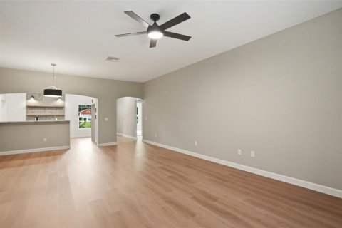 House in Masaryktown, Florida 4 bedrooms, 153.75 sq.m. № 2101041 - photo 10