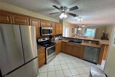 Villa ou maison à louer à Lady Lake, Floride: 2 chambres, 99.87 m2 № 2100041 - photo 3