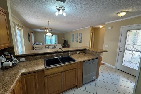 Villa ou maison à louer à Lady Lake, Floride: 2 chambres, 99.87 m2 № 2100041 - photo 2
