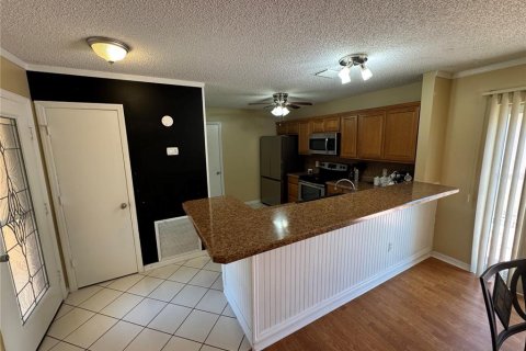 Villa ou maison à louer à Lady Lake, Floride: 2 chambres, 99.87 m2 № 2100041 - photo 4