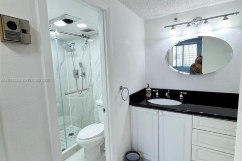 Condo in Sunny Isles Beach, Florida, 1 bedroom № 2088944 - photo 13