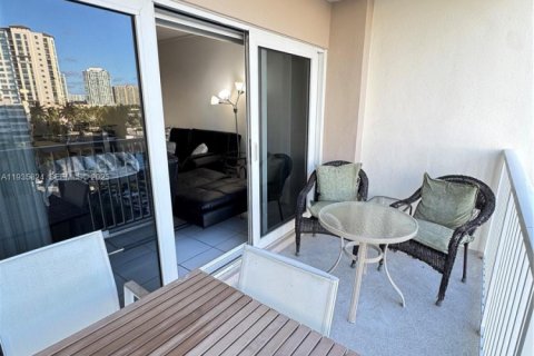 Condo in Sunny Isles Beach, Florida, 1 bedroom № 2088944 - photo 16