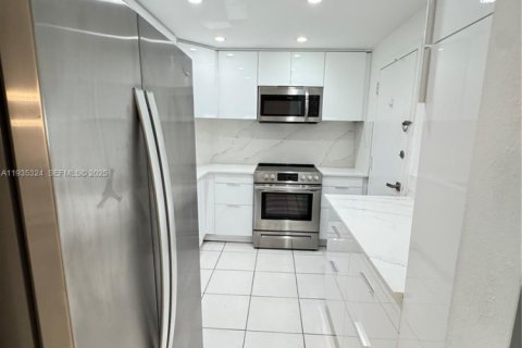 Condo in Sunny Isles Beach, Florida, 1 bedroom № 2088944 - photo 5