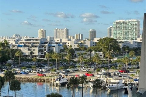 Condo in Sunny Isles Beach, Florida, 1 bedroom № 2088944 - photo 21
