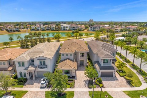 House in Kissimmee, Florida 6 bedrooms, 487.74 sq.m. № 1133442 - photo 3