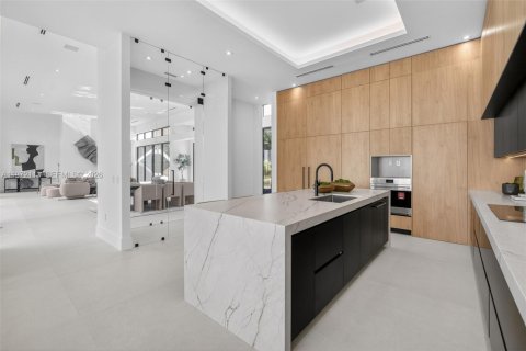 Купить виллу или дом в Майами, Флорида 5 спален, 470.36м2, № 2036420 - фото 11