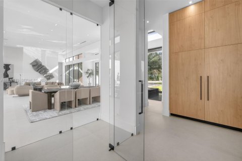 Купить виллу или дом в Майами, Флорида 5 спален, 470.36м2, № 2036420 - фото 13