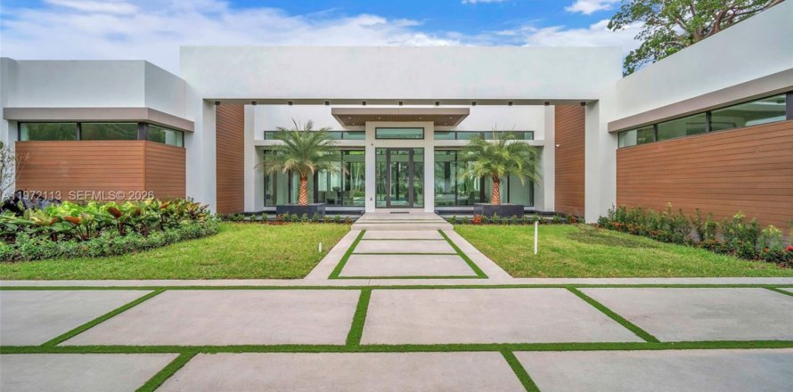 Дом в Майами, Флорида 5 спален, 470.36м2 № 2036420